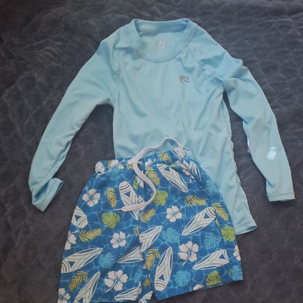 Source Unknown Light Blue Rashguard with Tropical Print Shorts